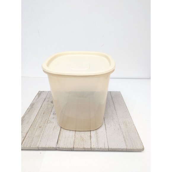 Rubbermaid 21 Cup Servin Saver #7 Sheer Square Canister Storage Almond Lid - Picture 1 of 13